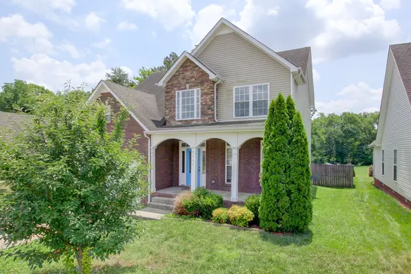 716 Cavalier Dr, Clarksville, TN 37040