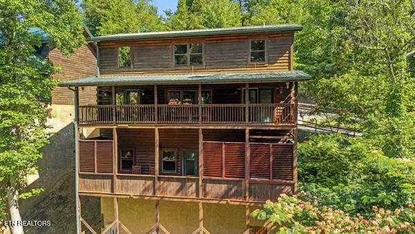 620 Chickasaw Gap Way, Pigeon Forge, TN 37863