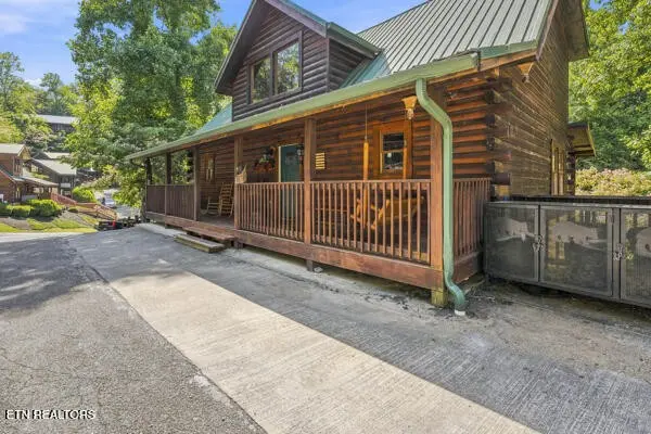 620 Chickasaw Gap Way, Pigeon Forge, TN 37863
