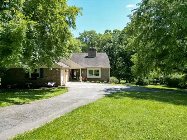 2403 Hidden Lake Cir, Columbia, TN 38401