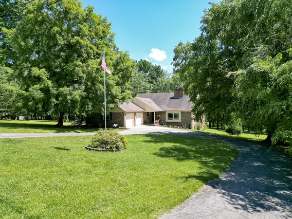 2403 Hidden Lake Cir, Columbia, TN 38401