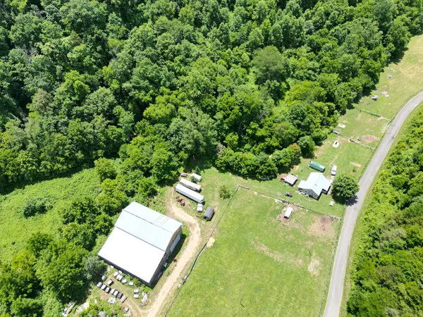 1611 Knob Creek Rd, Celina, TN 38551