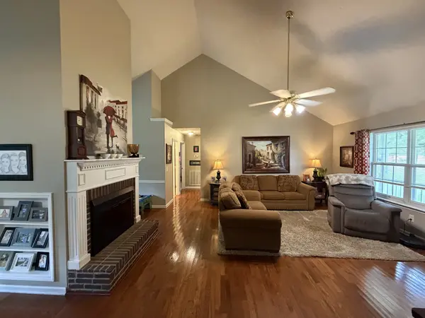 1405 Belle Oaks Dr, Murfreesboro, TN 37130