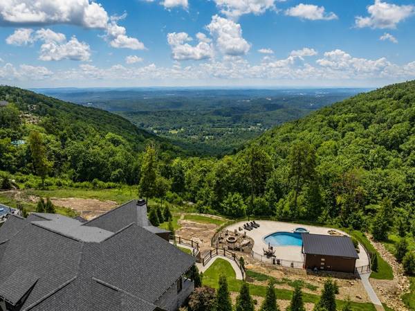 8008 Mountain Laurel Trail, Signal Mountain, TN 37377