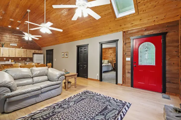 680 Lakeside Dr, Smithville, TN 37166