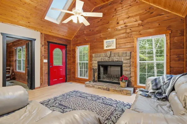 680 Lakeside Dr, Smithville, TN 37166