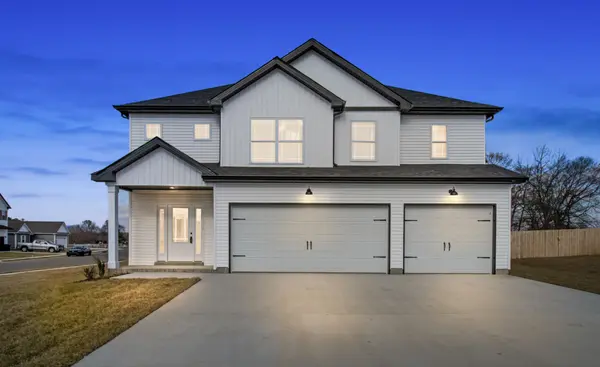 141 Monaghan Dr, Clarksville, TN 37042