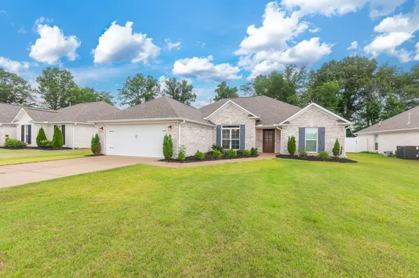 54 Golden Brooke Dr, Jackson, TN 38305