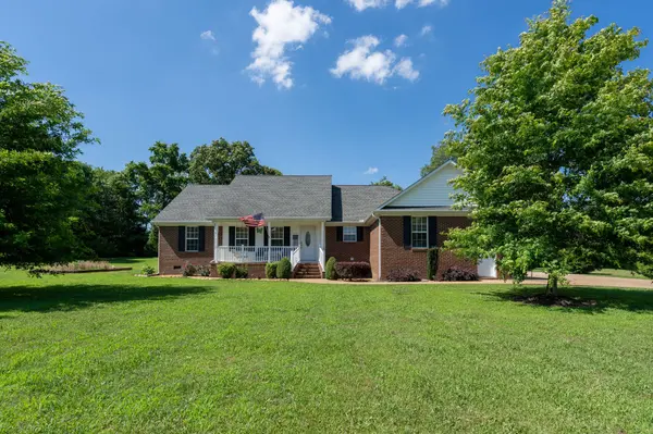 153 Center Point Dr, Summertown, TN 38483