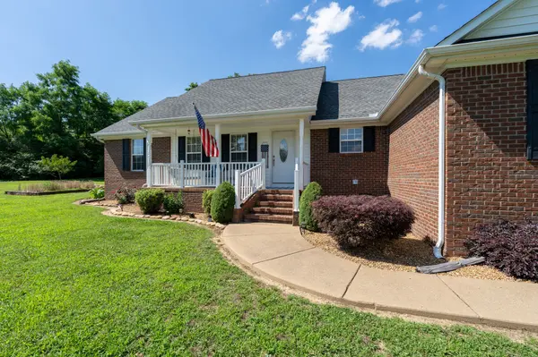 153 Center Point Dr, Summertown, TN 38483