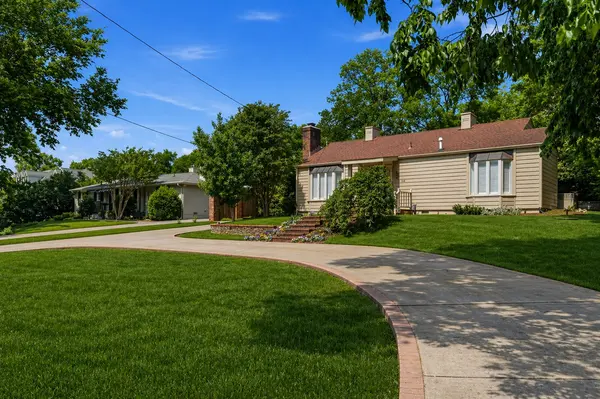 116 Bellevue Dr #S, Nashville, TN 37205