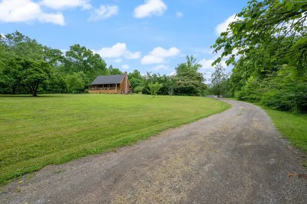8004 Charlotte Pike, Nashville, TN 37221