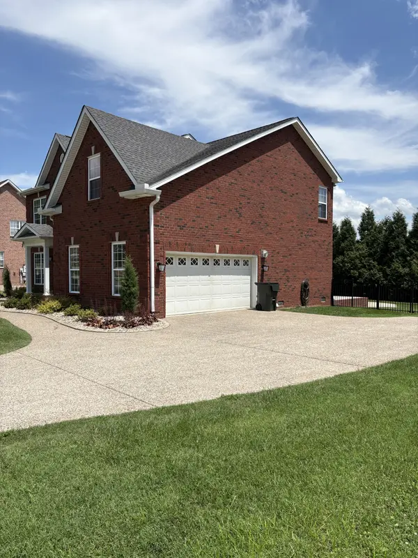 1013 Notting Hill Dr, Gallatin, TN 37066