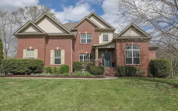 1060 Dorset Dr, Hendersonville, TN 37075