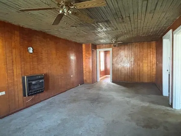 123 Grove Street, Pikeville, TN 37367