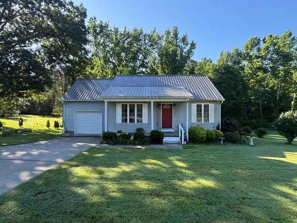 381 Longview Dr,  Camden,  TN 38320