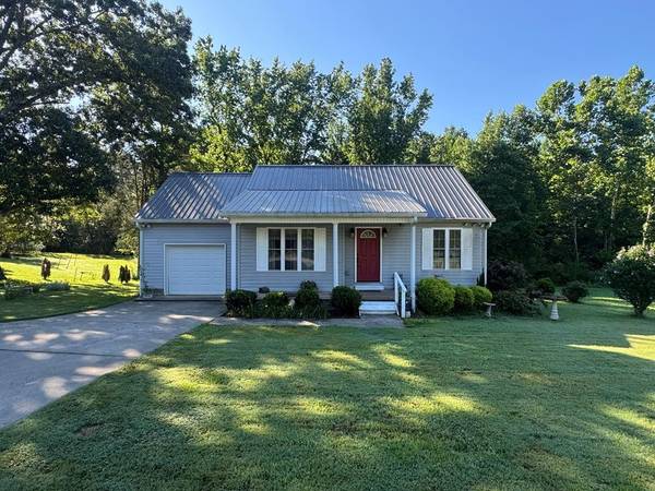381 Longview Dr, Camden, TN 38320