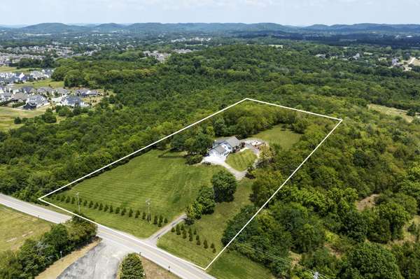 2700 Clayton Arnold Rd, Thompsons Station, TN 37179