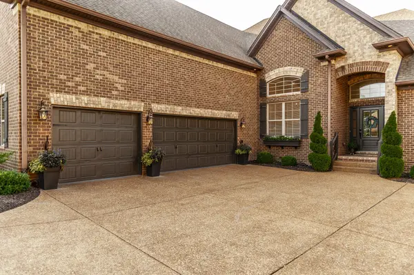 1012 Broughton Pl, Gallatin, TN 37066