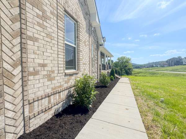 360 Bridle Path Ln, Hartsville, TN 37074