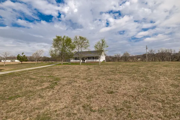 144B Leo Carter Rd, Bethpage, TN 37022