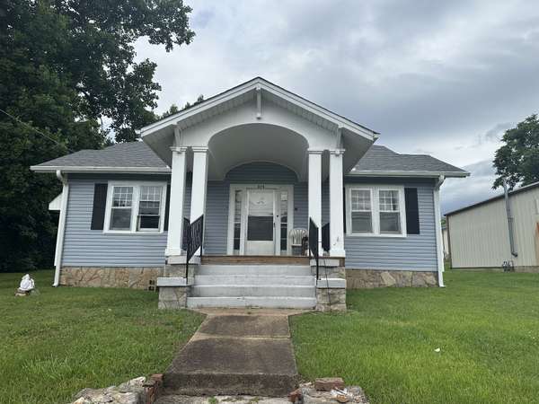 626 S 1st St, Pulaski, TN 38478