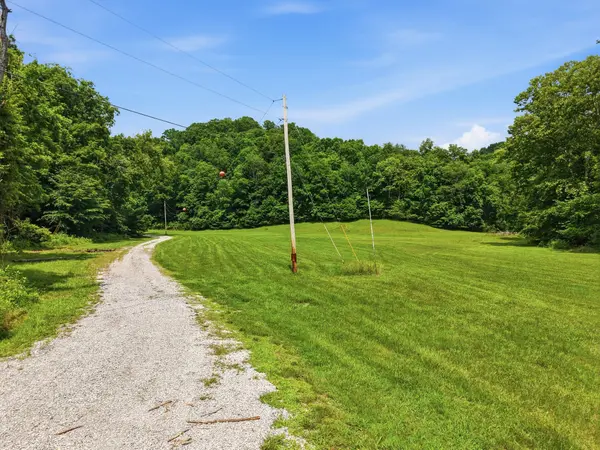 1639 Eucalyptus Dr, Byrdstown, TN 38549