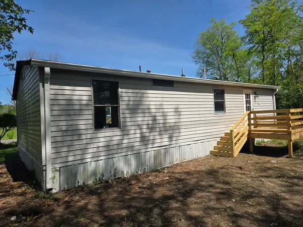 110 Hinkle Hill St #E, Bell Buckle, TN 37020