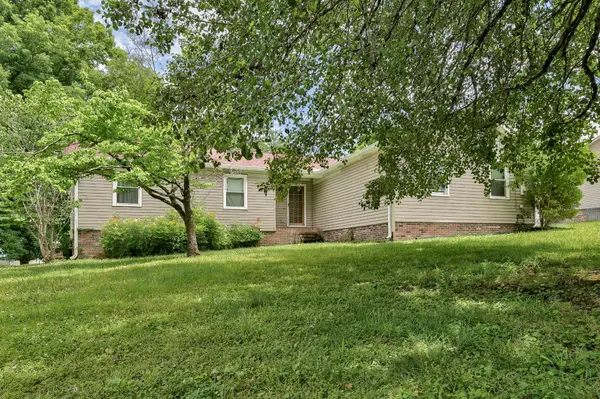 261 Glenview Dr, Estill Springs, TN 37330