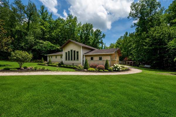 1791 Deer Creek Rd, Linden, TN 37096
