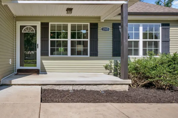 1315 North Charlotte Street, Dickson, TN 37055