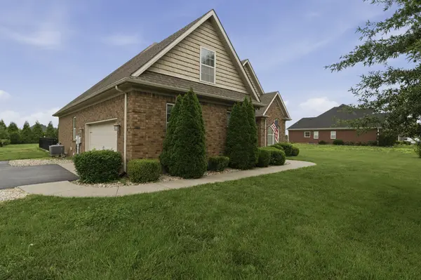 4638 Fairvue Farm Blvd, Bowling Green, KY 42104