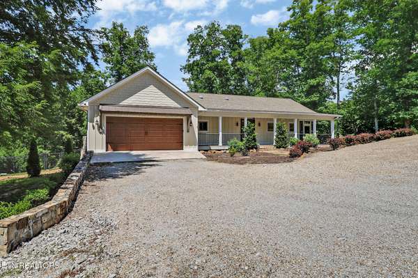 292 Crouch Branch Lane, Allardt, TN 38504