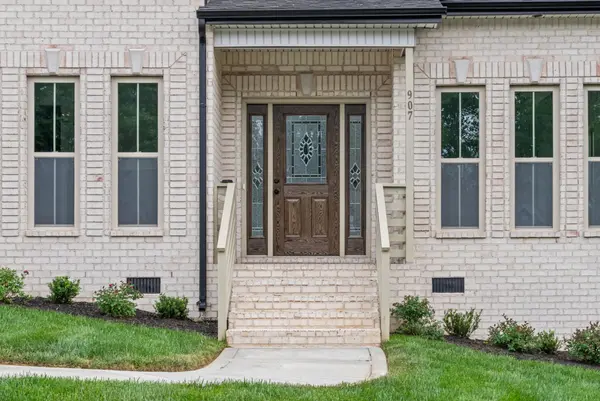 907 Douglas Ln, Clarksville, TN 37043