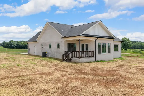 1380 Lanning Rd, Lawrenceburg, TN 38464