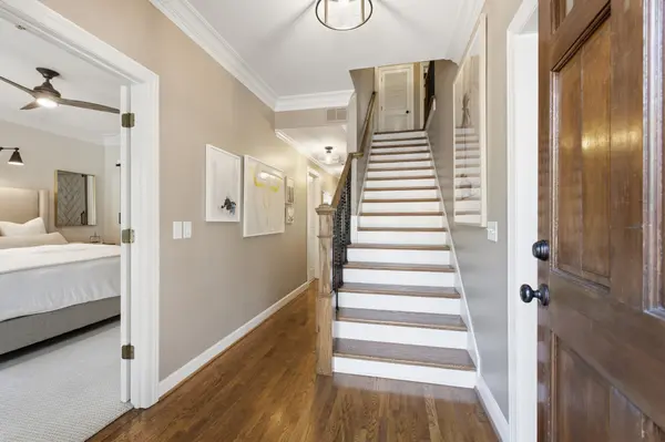 8 Sharonwood Dr, Nashville, TN 37215