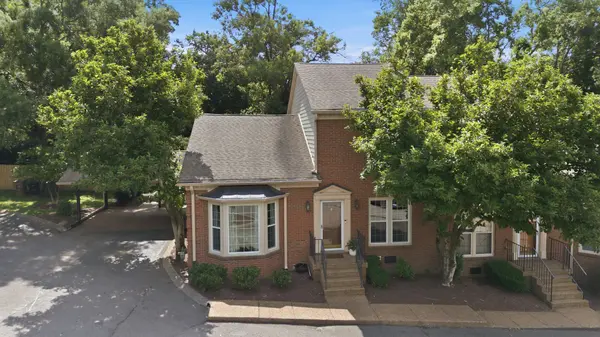 8 Sharonwood Dr, Nashville, TN 37215