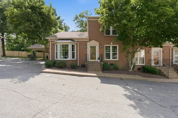 8 Sharonwood Dr, Nashville, TN 37215