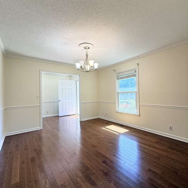 2318 Riverstone Dr, Murfreesboro, TN 37128