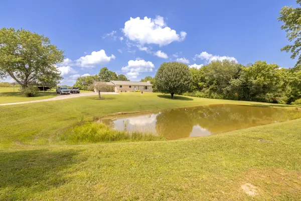34 Dunn Rd, Leoma, TN 38468