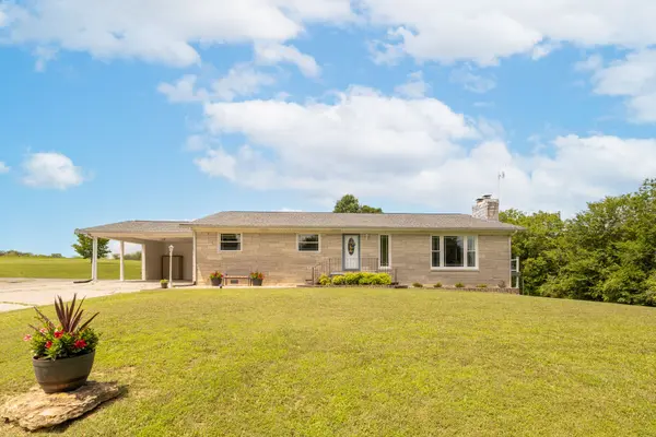 34 Dunn Rd, Leoma, TN 38468