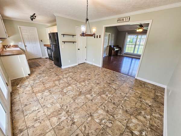 105 Twin Oaks Dr, Bell Buckle, TN 37020