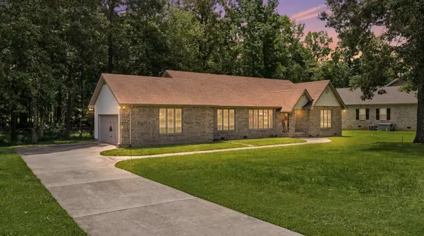 203 Woodson Dr, Tullahoma, TN 37388