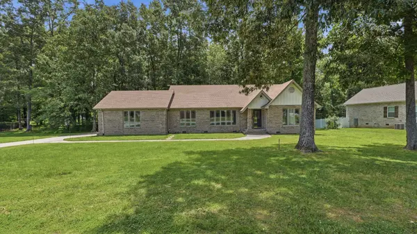 203 Woodson Dr, Tullahoma, TN 37388