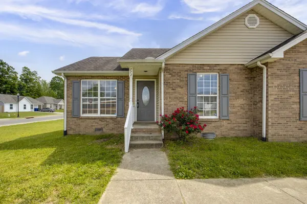 772 Shelby Lynn Dr, Springfield, TN 37172