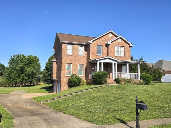 846 Woodstock Ct, Clarksville, TN 37040