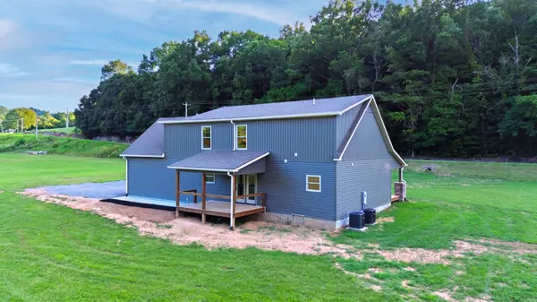 210 Granville Hwy, Chestnut Mound, TN 38552