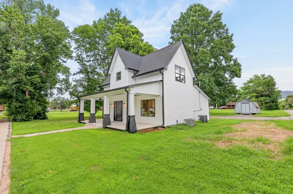102 Cowan St #W, Cowan, TN 37318