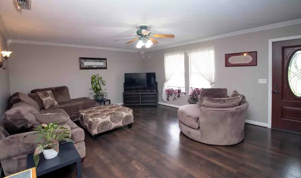 114 Lake Forest Dr, La Vergne, TN 37086