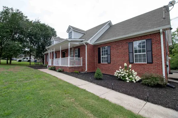 114 Lake Forest Dr, La Vergne, TN 37086